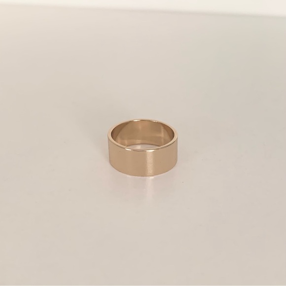 Thick gold band ring comes in a pouch - Picture 11 of 12